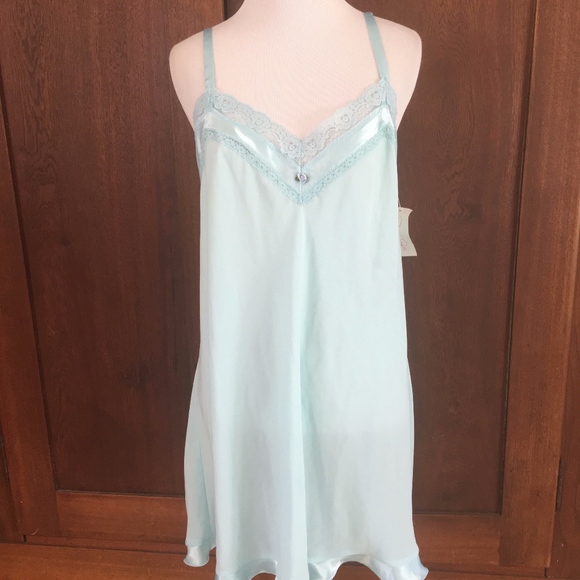 oscar de la renta night gown